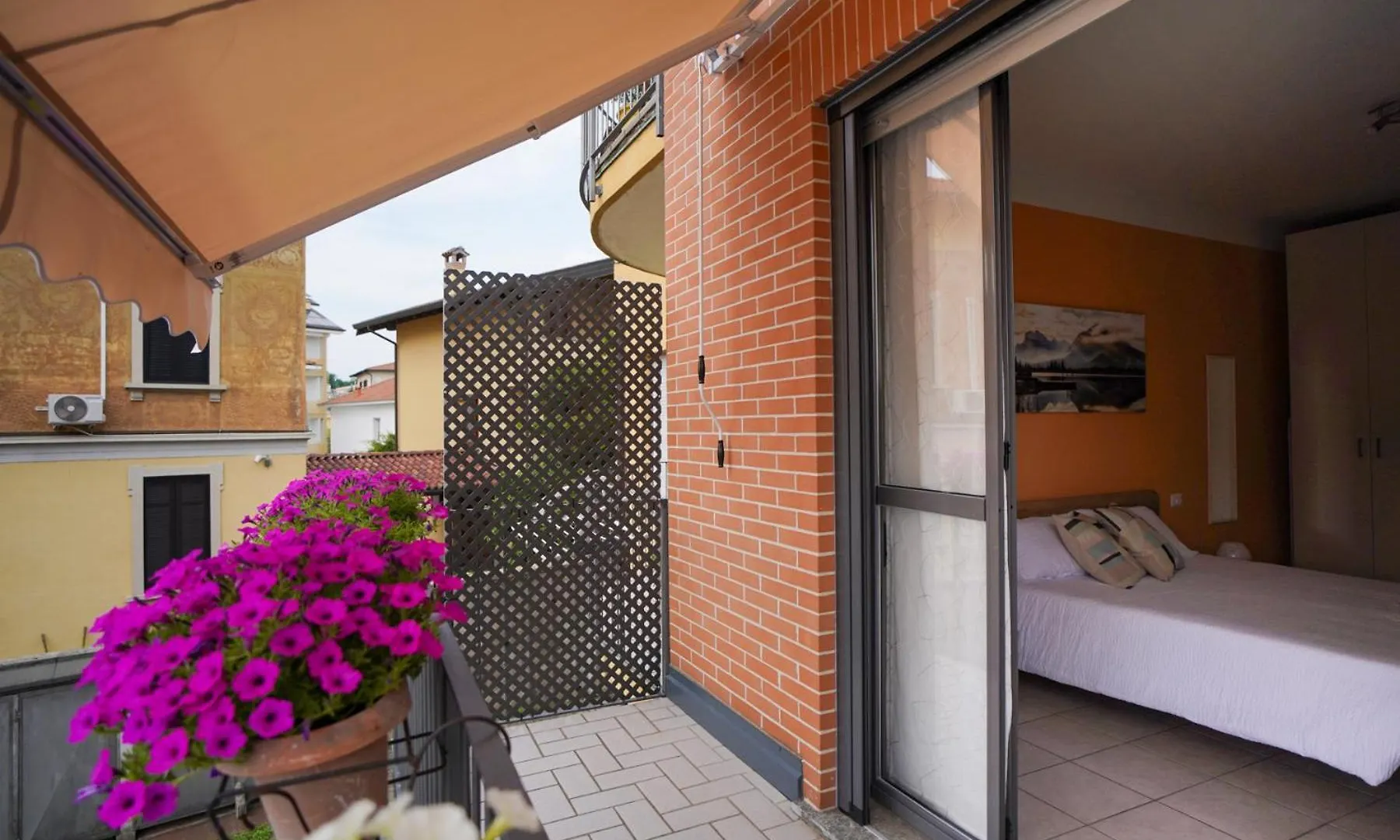 Girasole Suite Leonardo Academy, Mxp & Lakes Sesto Calende Italy