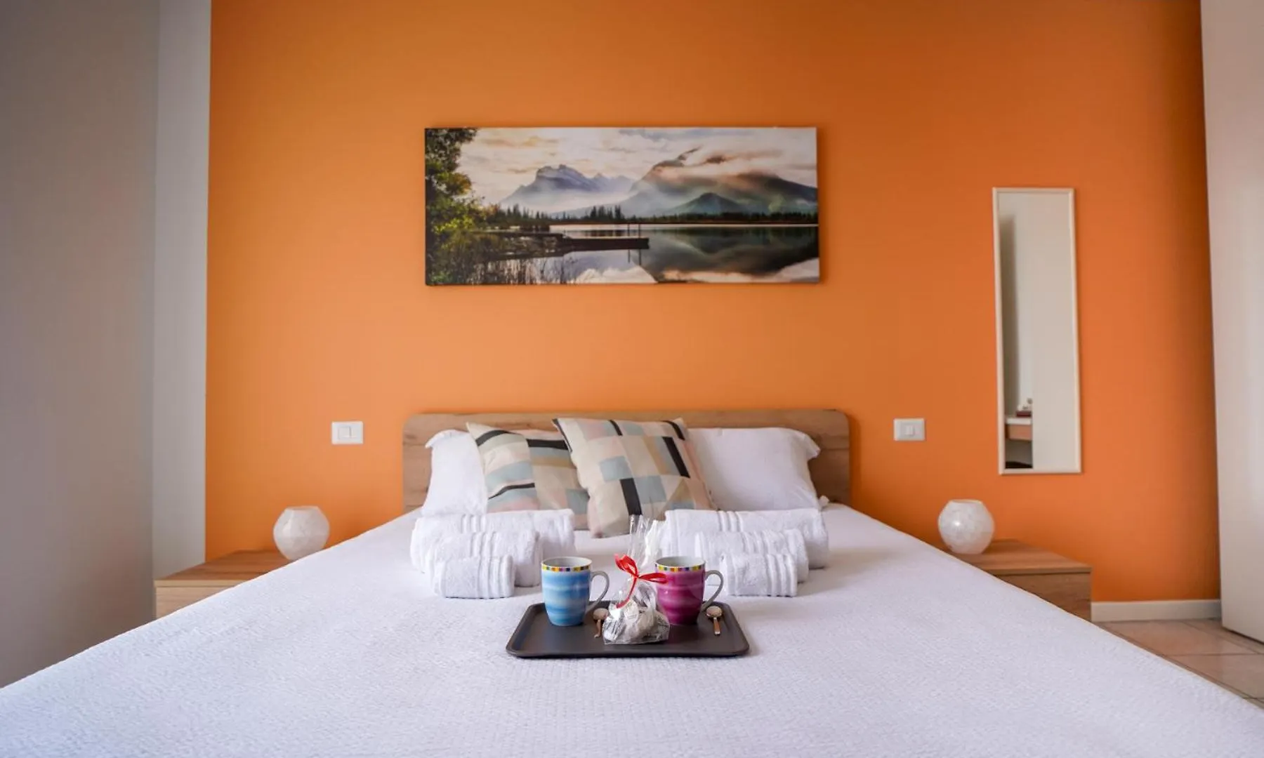 Girasole Suite Leonardo Academy, Mxp & Lakes Sesto Calende Apartment