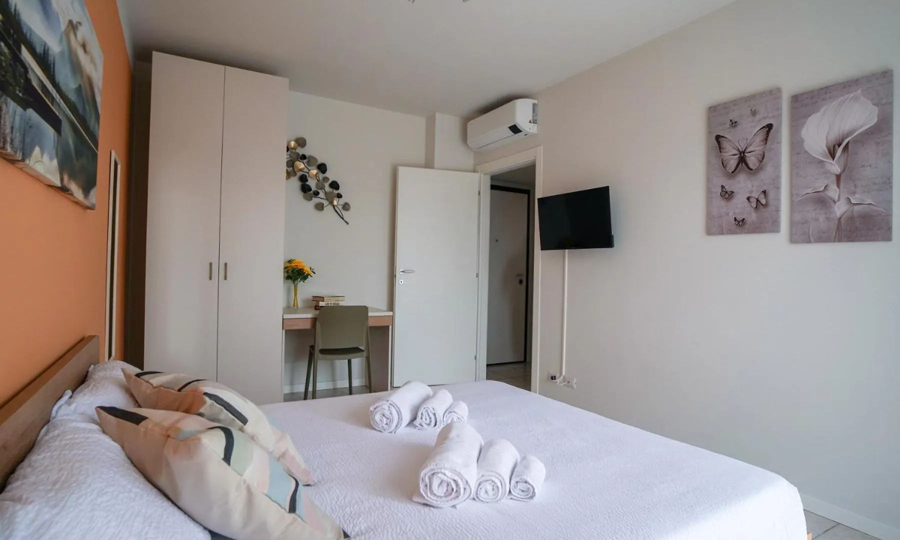 Girasole Suite Leonardo Academy, Mxp & Lakes Sesto Calende Italy