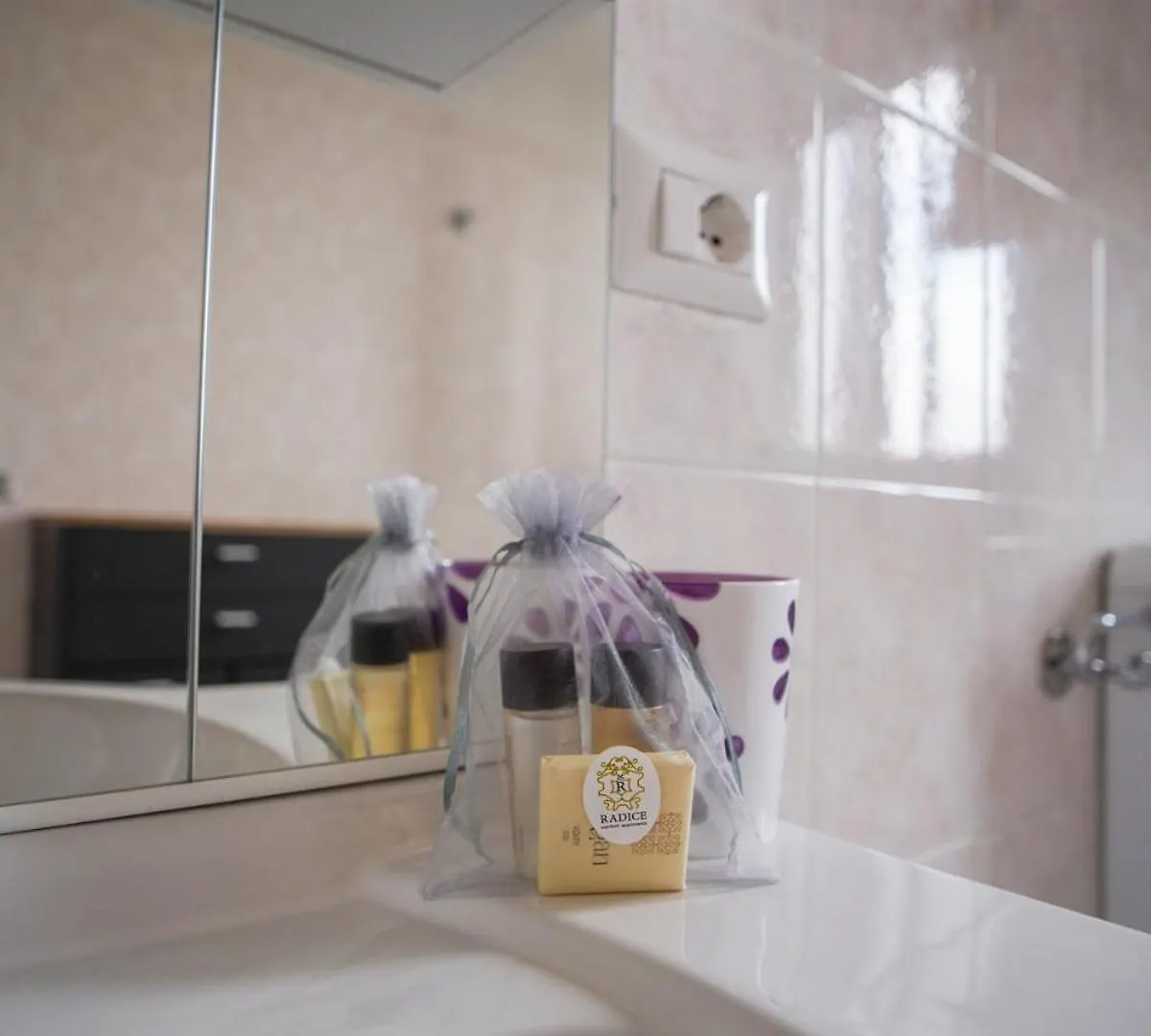 Girasole Suite Leonardo Academy, Mxp & Lakes Sesto Calende Apartment