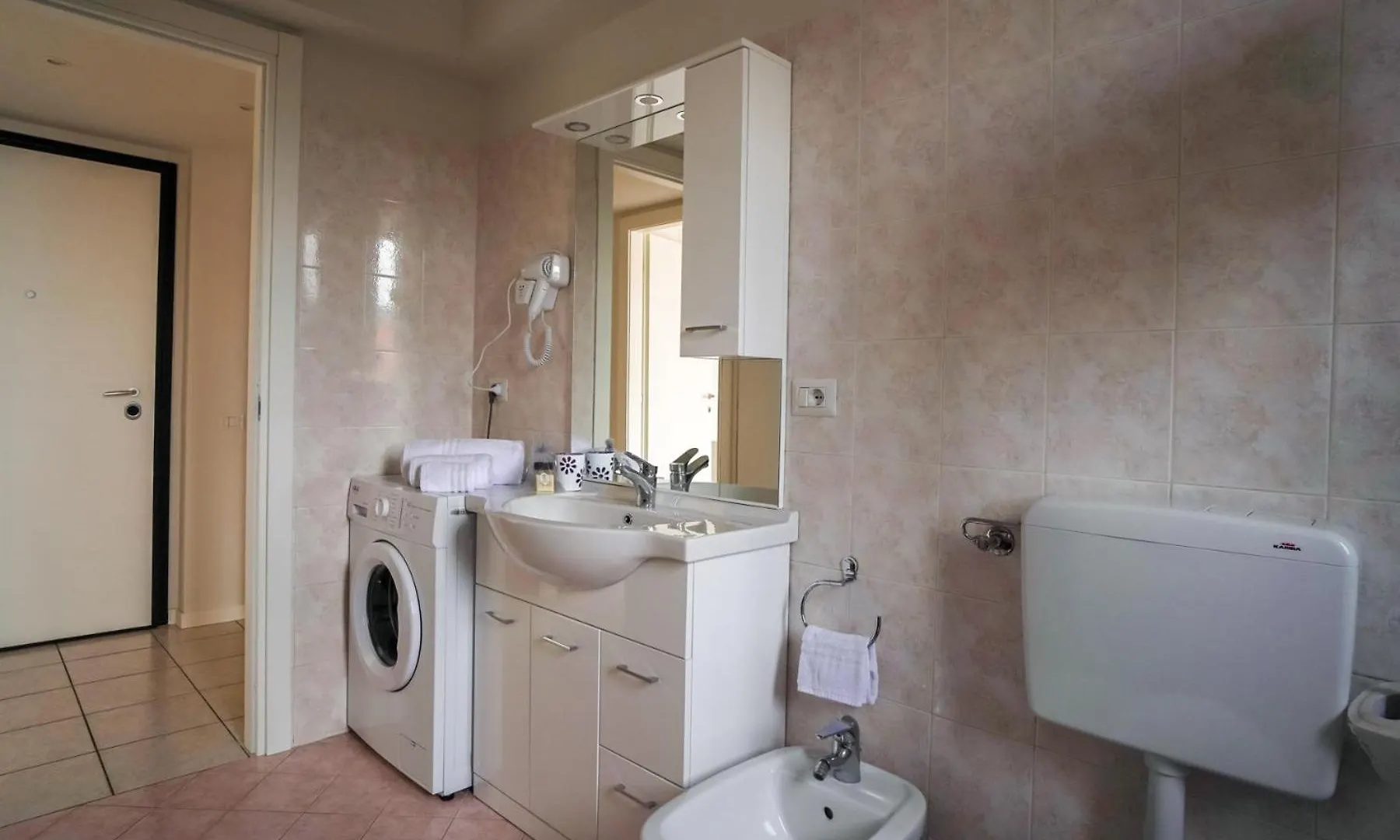 Girasole Suite Leonardo Academy, Mxp & Lakes Sesto Calende