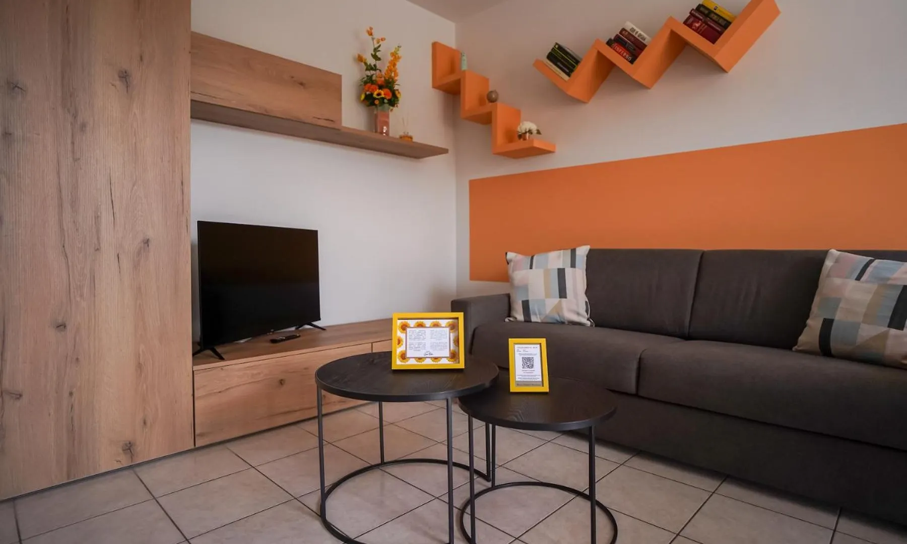 Apartment Girasole Suite Leonardo Academy, Mxp & Lakes Sesto Calende