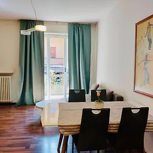 Appartamento Appartmentslapiazzetta -1-2-6, Sesto Calende