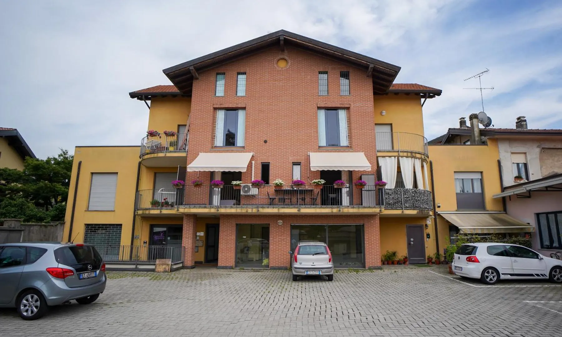 Appartamento Girasole Suite Leonardo Academy, Mxp & Lakes Sesto Calende